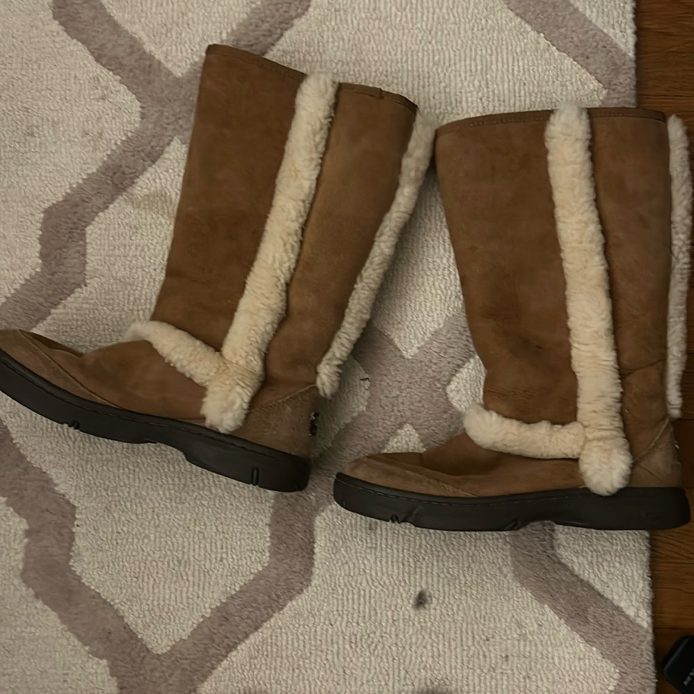 Tall ugg boots size 8